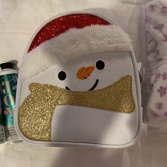 Beautiful Christmas gift includes Ann items in photo - Picture 2 of 4